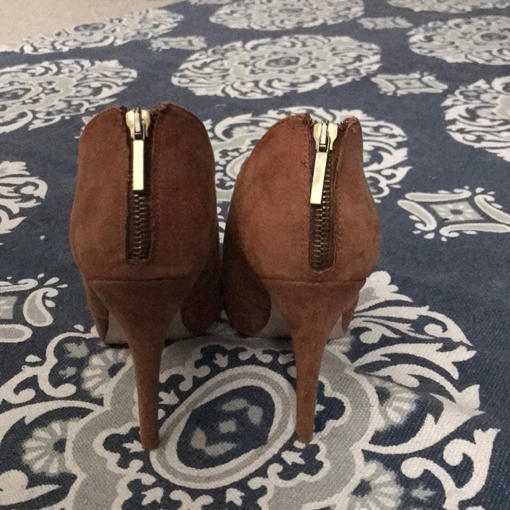 Heels - Picture 2 of 4